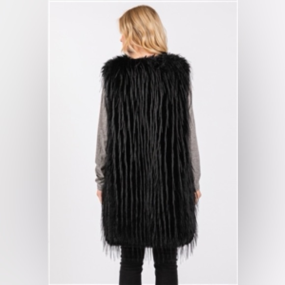 Luxe Oversized Black Shag Vest With Pockets New Onesize fits all available now - Picture 6 of 6